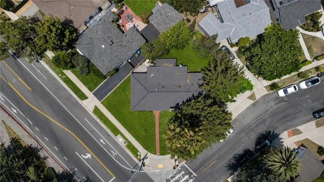 10207 Camarillo Street, Toluca Lake, CA 91602