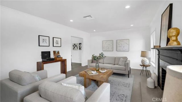 10207 Camarillo Street, Toluca Lake, CA 91602