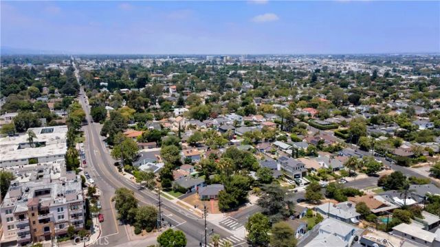 10207 Camarillo Street, Toluca Lake, CA 91602