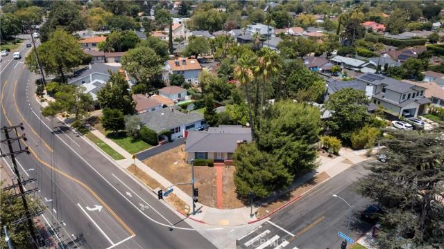 10207 Camarillo Street, Toluca Lake, CA 91602