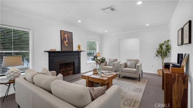 10207 Camarillo Street, Toluca Lake, CA 91602