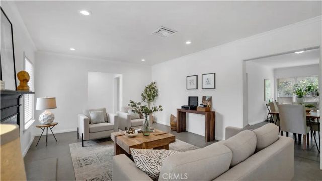 10207 Camarillo Street, Toluca Lake, CA 91602