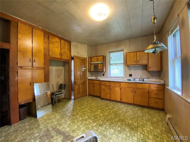 405 W 18th Street, Hermann, MO 65041