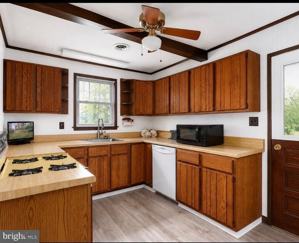 314 LAKE DR, Colonial Beach, VA 22443