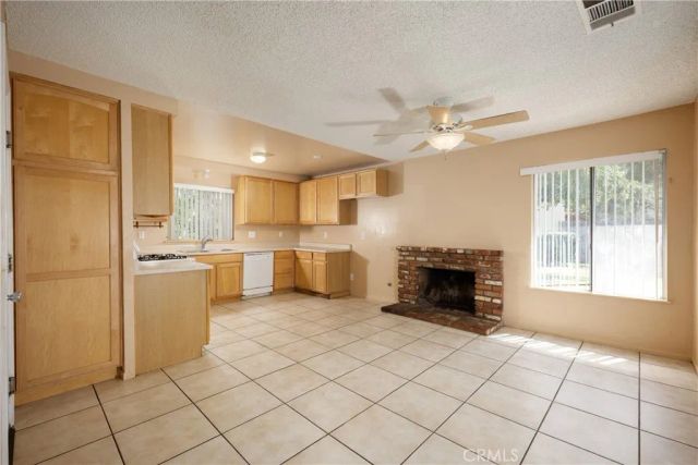 1589 Camelot, Corona, CA 92882