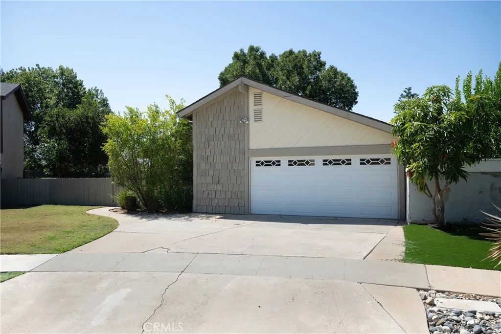 1589 Camelot, Corona, CA 92882