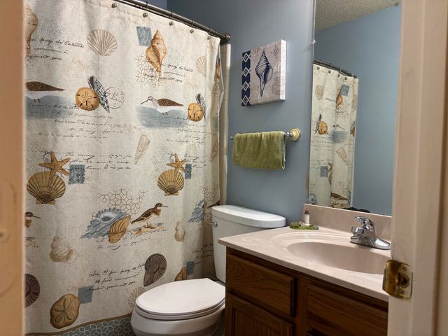 895 AUTUMN WOODS DR E, Southaven, MS 38671