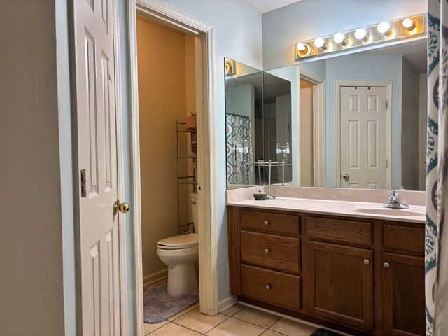 895 AUTUMN WOODS DR E, Southaven, MS 38671