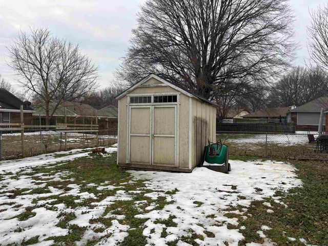 895 AUTUMN WOODS DR E, Southaven, MS 38671