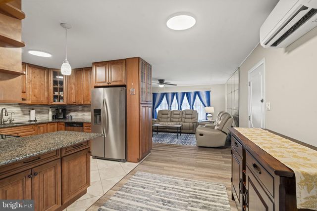 189 KENWOOD DR S, Levittown, PA 19055