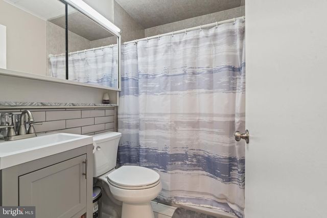 189 KENWOOD DR S, Levittown, PA 19055