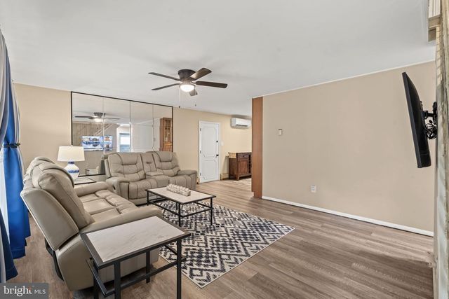 189 KENWOOD DR S, Levittown, PA 19055