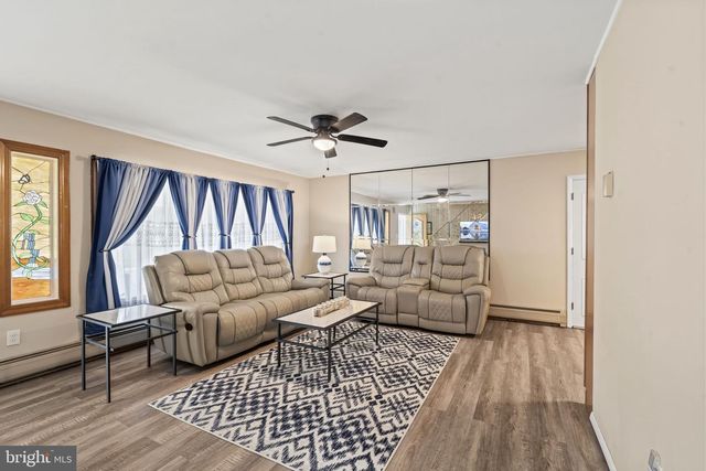 189 KENWOOD DR S, Levittown, PA 19055