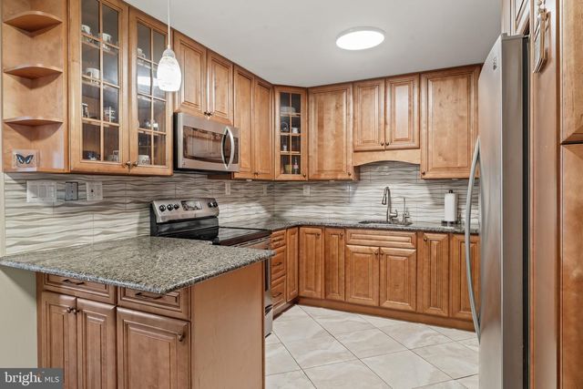 189 KENWOOD DR S, Levittown, PA 19055