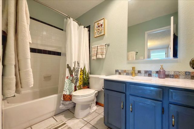 2353 Camino Pintores, Santa Fe, NM 87505