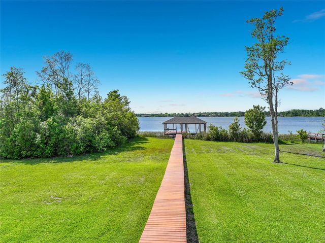 1861 EDGEWATER DRIVE, Mount Dora, FL 32757