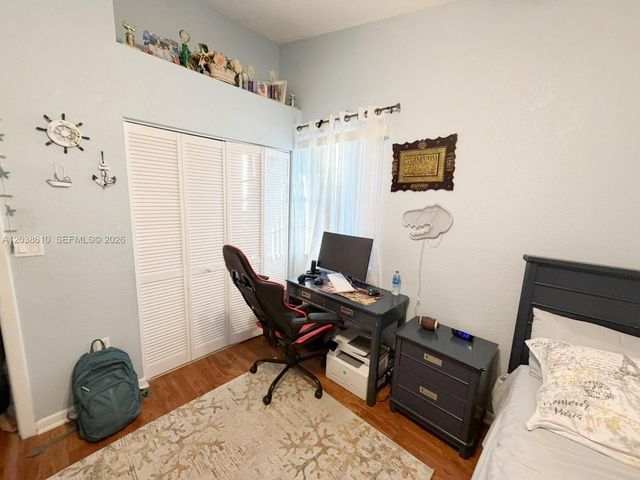 10877 NW 8th St, Pembroke Pines, FL 33026