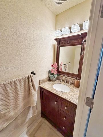10877 NW 8th St, Pembroke Pines, FL 33026