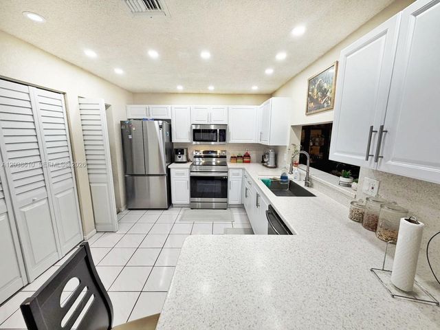 10877 NW 8th St, Pembroke Pines, FL 33026