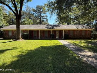 5828 Clubview Drive, Jackson, MS 39211