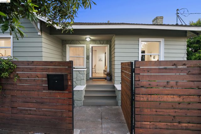 825 41St St, Oakland, CA 94608