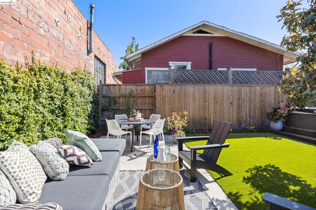 825 41St St, Oakland, CA 94608