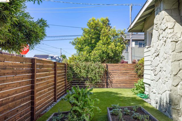 825 41St St, Oakland, CA 94608