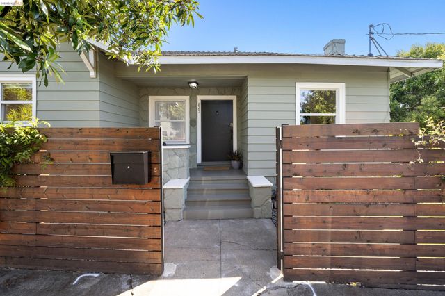 825 41St St, Oakland, CA 94608