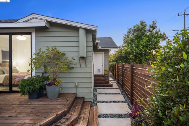 825 41St St, Oakland, CA 94608