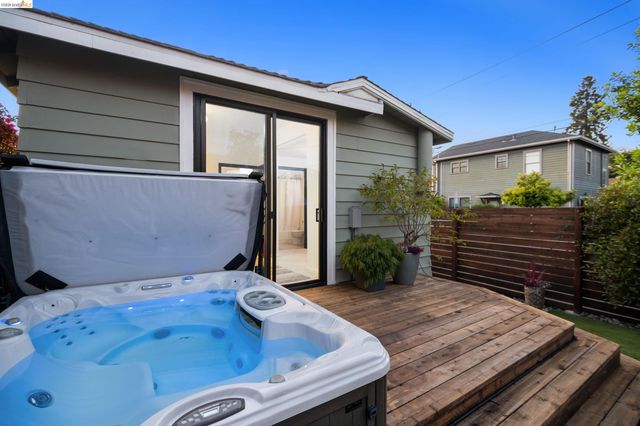 825 41St St, Oakland, CA 94608