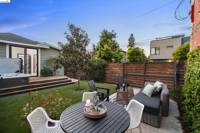 825 41St St, Oakland, CA 94608