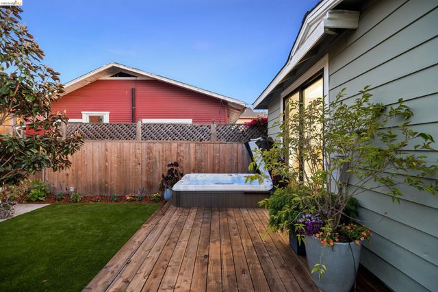 825 41St St, Oakland, CA 94608