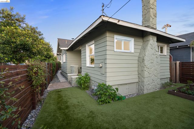 825 41St St, Oakland, CA 94608