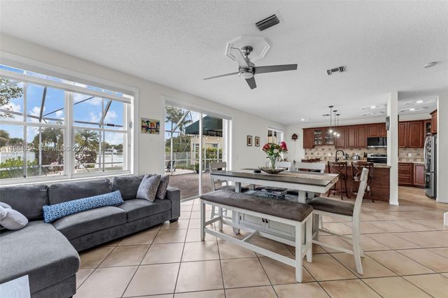 627 Willow Bend Rd, Weston, FL 33327