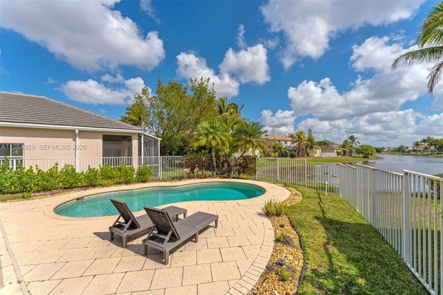 627 Willow Bend Rd, Weston, FL 33327