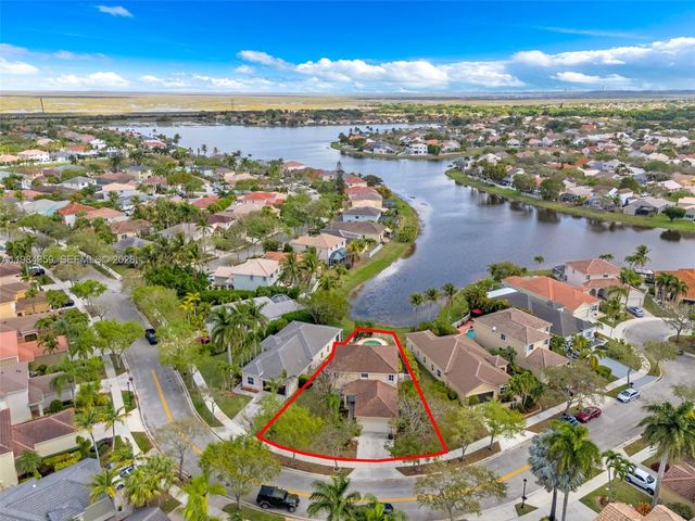 627 Willow Bend Rd, Weston, FL 33327