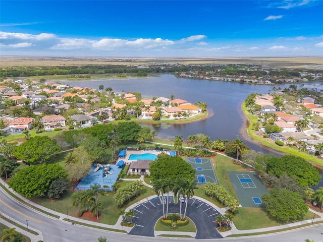 627 Willow Bend Rd, Weston, FL 33327