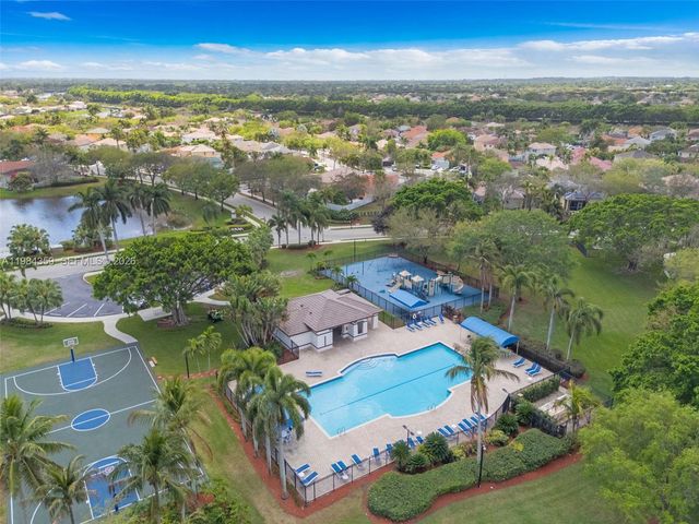 627 Willow Bend Rd, Weston, FL 33327
