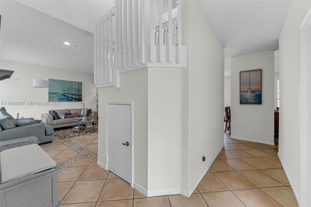 627 Willow Bend Rd, Weston, FL 33327