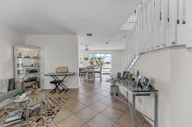 627 Willow Bend Rd, Weston, FL 33327
