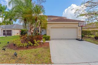 627 Willow Bend Rd, Weston, FL 33327