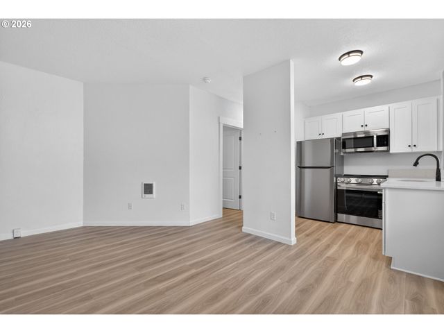 708 N KILLINGSWORTH St 7, Portland, OR 97217