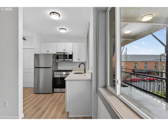 708 N KILLINGSWORTH St 7, Portland, OR 97217