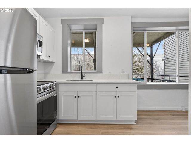 708 N KILLINGSWORTH St 7, Portland, OR 97217