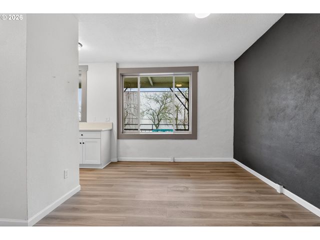 708 N KILLINGSWORTH St 7, Portland, OR 97217