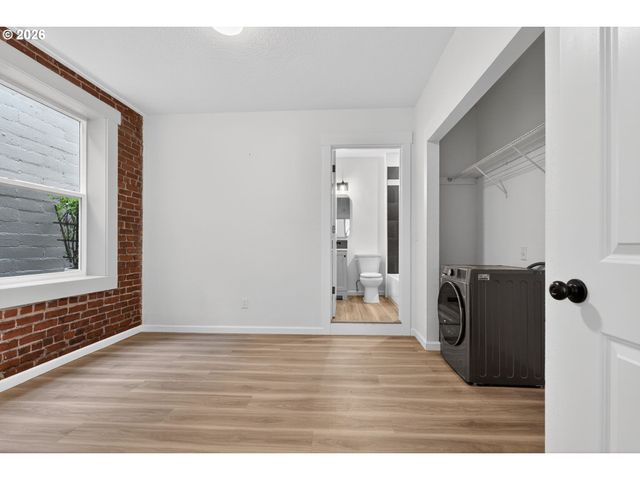 708 N KILLINGSWORTH St 7, Portland, OR 97217