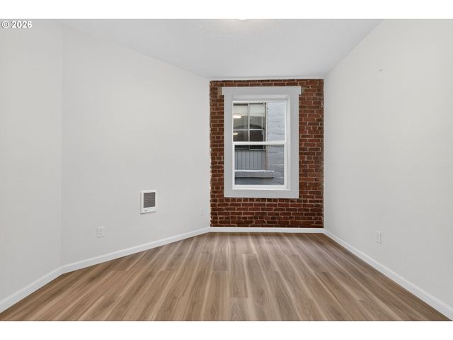 708 N KILLINGSWORTH St 7, Portland, OR 97217