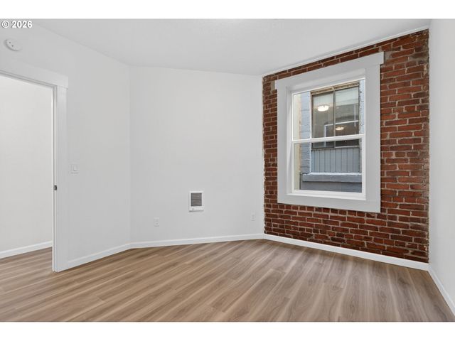 708 N KILLINGSWORTH St 7, Portland, OR 97217