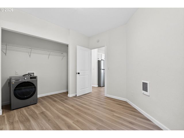 708 N KILLINGSWORTH St 7, Portland, OR 97217