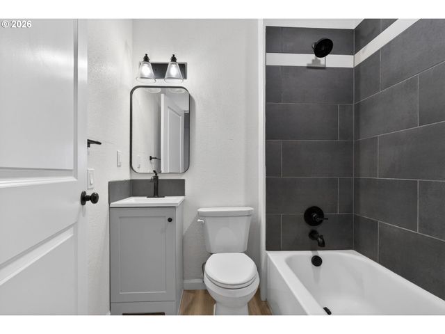 708 N KILLINGSWORTH St 7, Portland, OR 97217